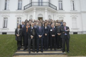 Foto de familia de los participantes en el encuentro.